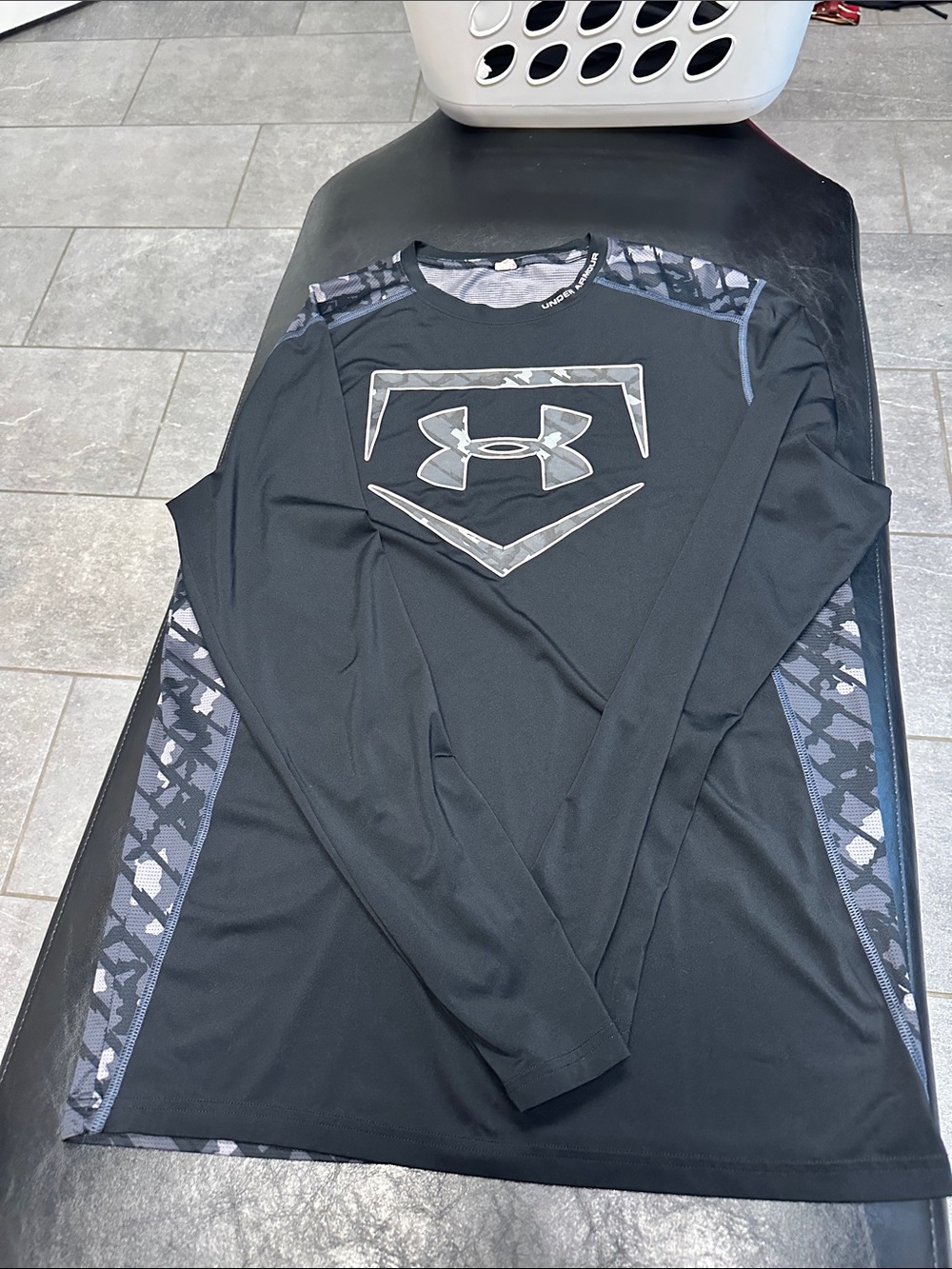 Under Armour Men’s Long Sleeve Performance Shirt - Black with Gray Camo Accents